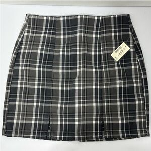 Aéropostale Plaid Grey & White Mini Skirt‎ (NWT) - Size S